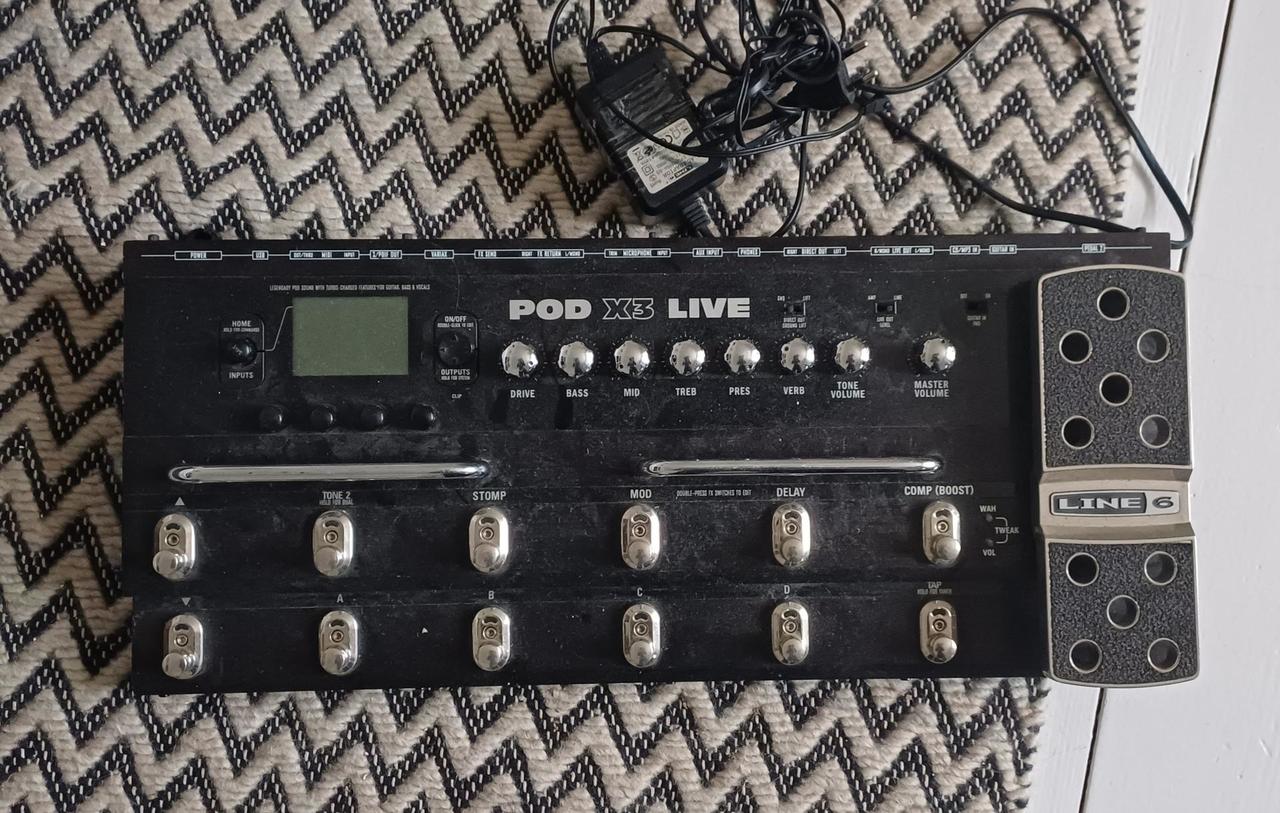 Prodám Line 6 POD X3 Live i s napájením