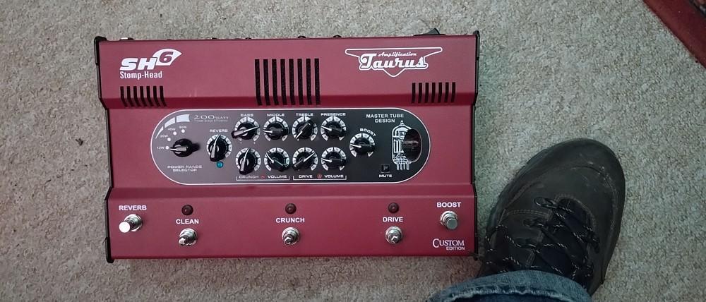 Taurus SH6 -chytré řešení na podlahu s výstupem do boxu i PA