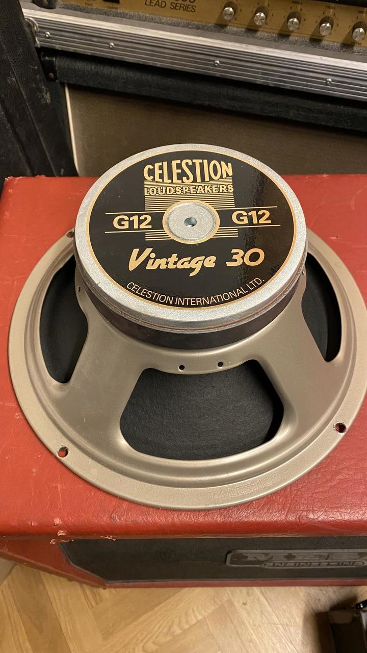 Celestion V30/8 ohmu