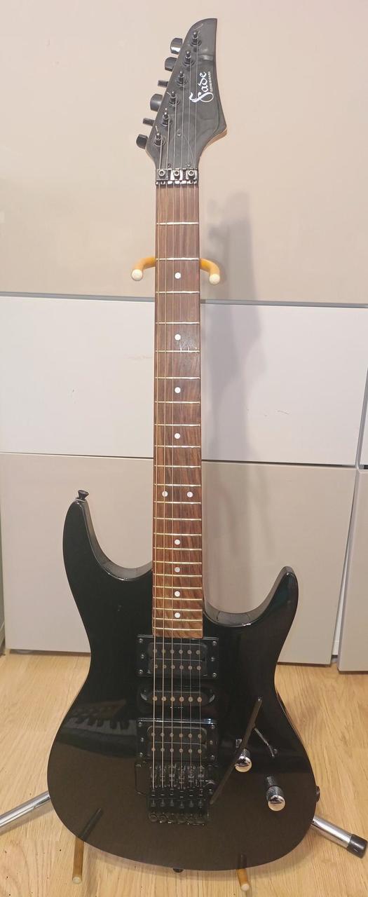 Superstrat značky Sade