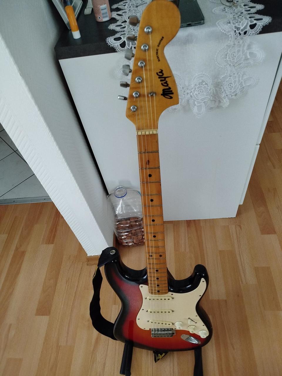 Maya Sratocaster Vintage 70 až 75 rok