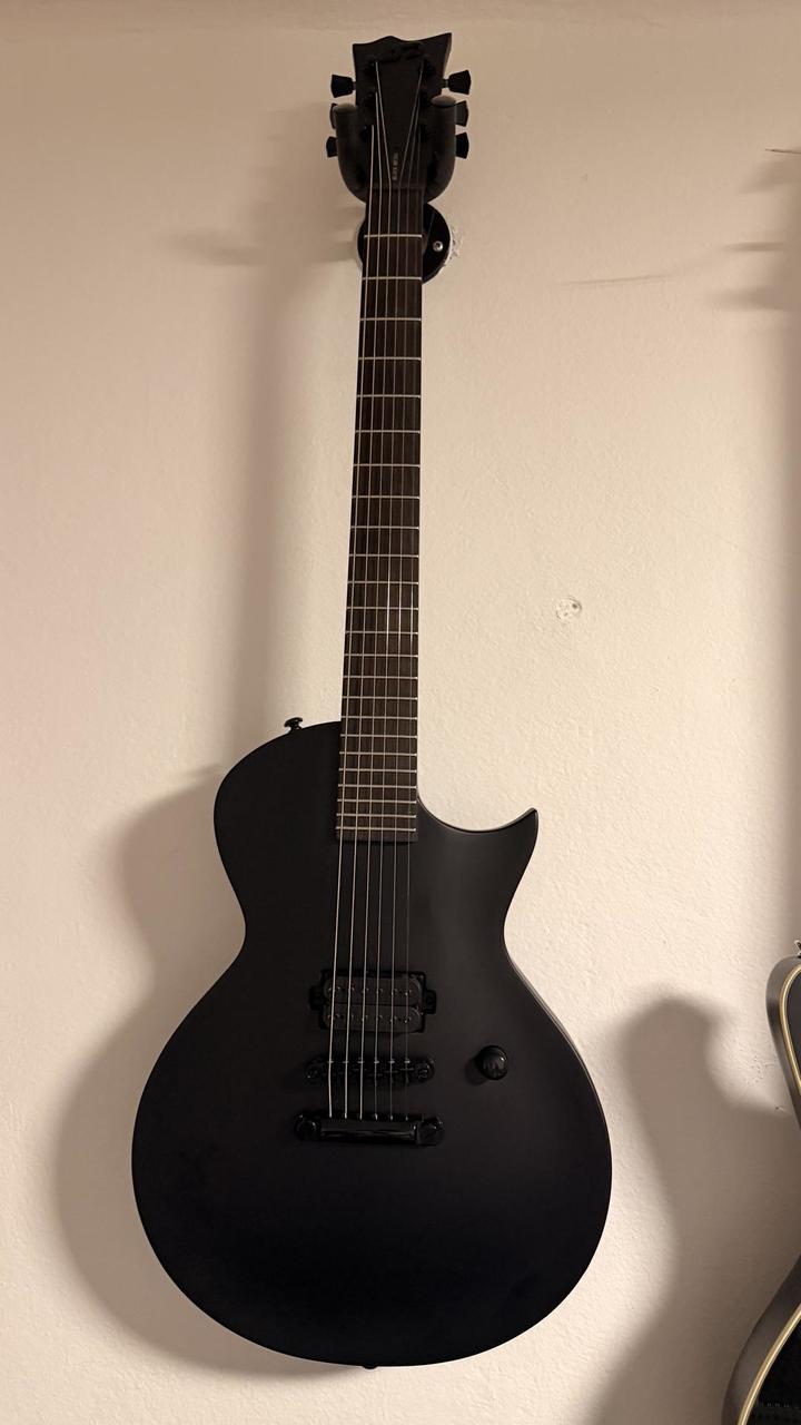 Esp Ltd Black metal EC-BKM BLKS