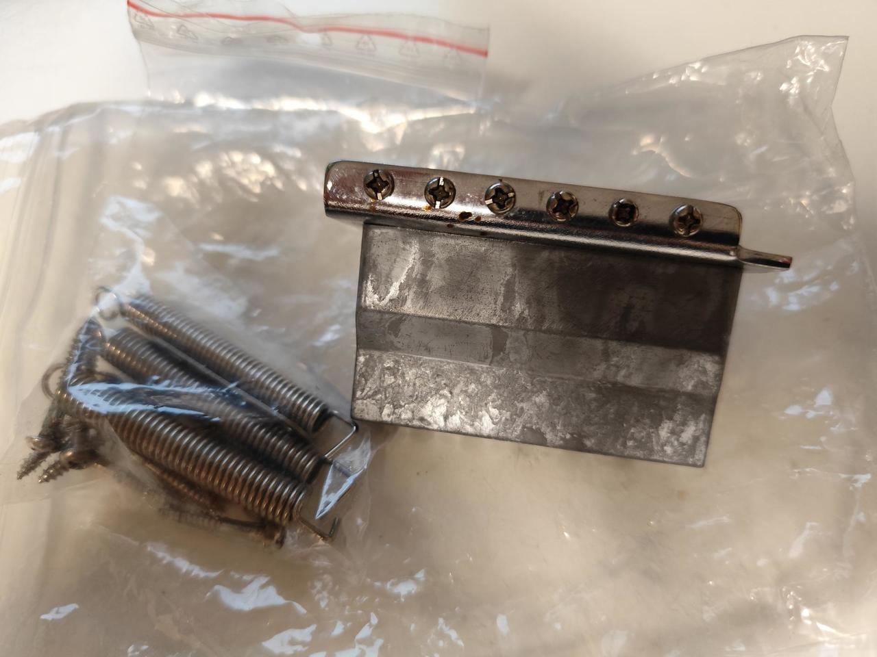 Vintage tremolo na strata