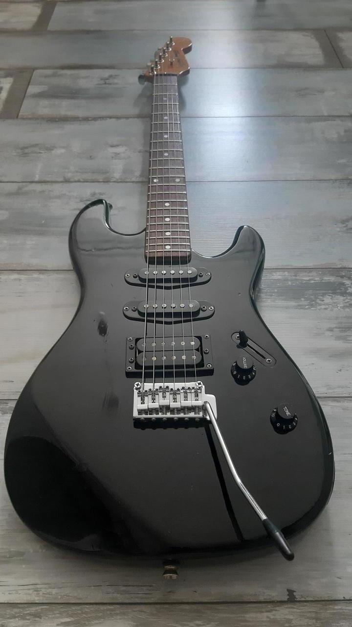 Squier Bullet Stratocaster Made in Korea 1989 + pouzdro