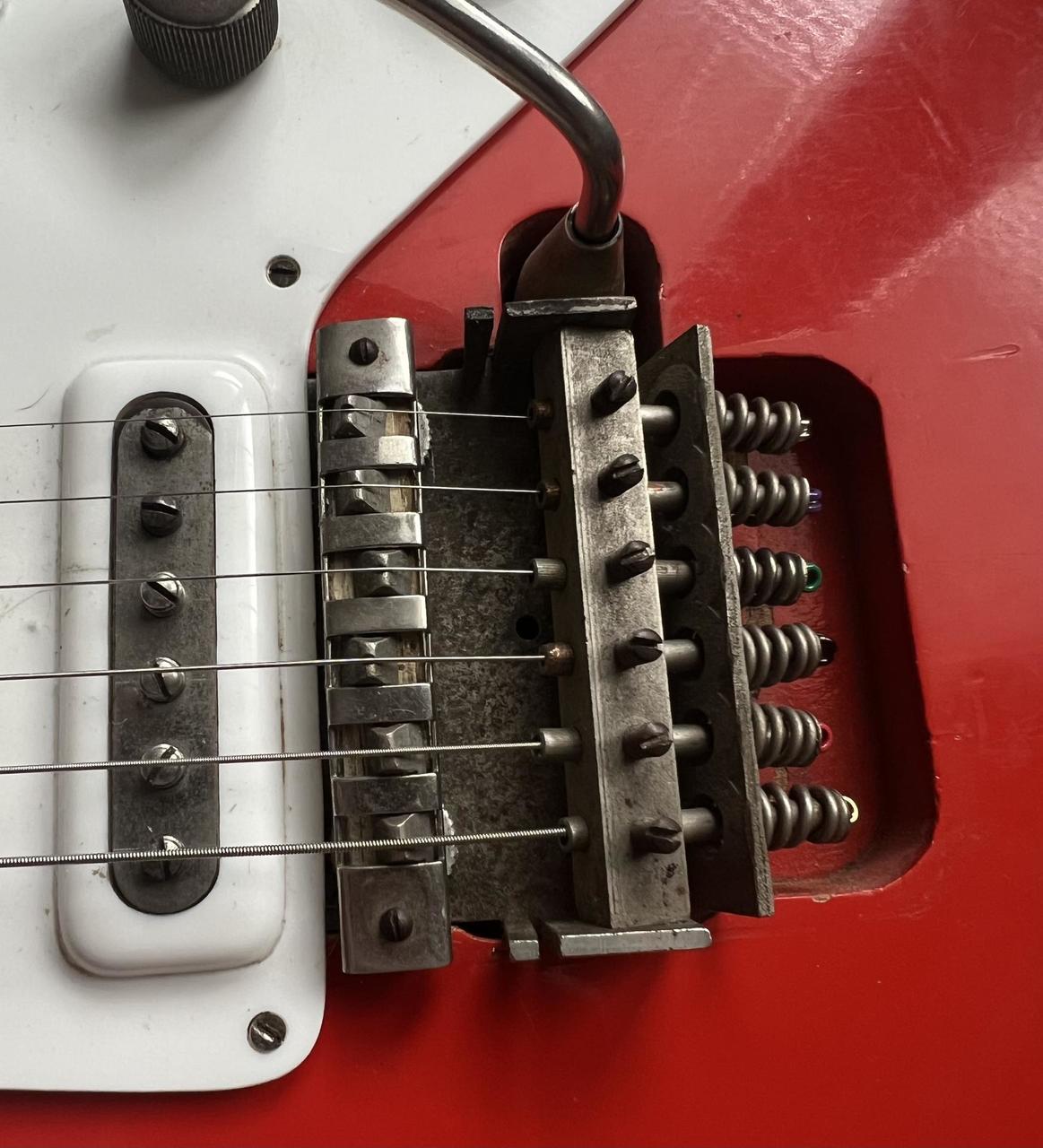 Koupím kryt tremola na Futurama III (Jolana Grazioso)