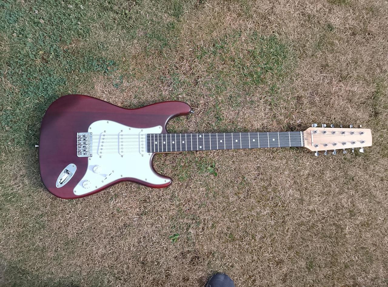 Dvanáctistrunná el. kytara GW DC12