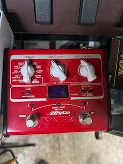 Kytarové efekty Boss, MXR, Dunlop, TC, pedály Vol/WAX/dist