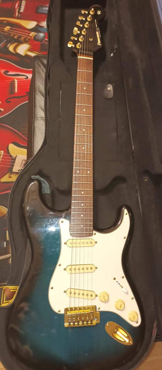 FERNANDES  Stratocaster