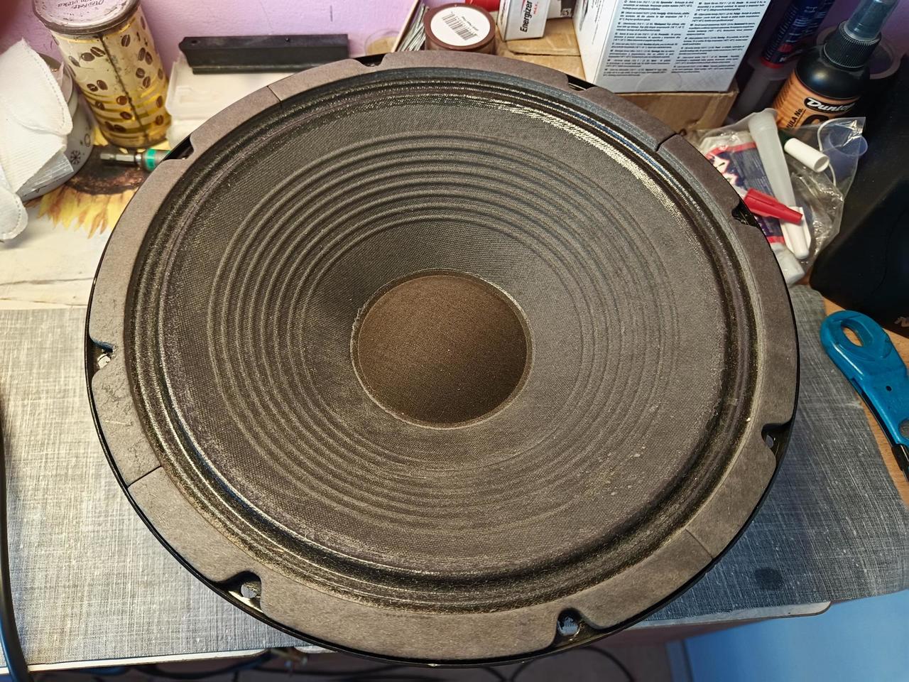 vadný Reproduktor Eminence 12", 8 ohmů