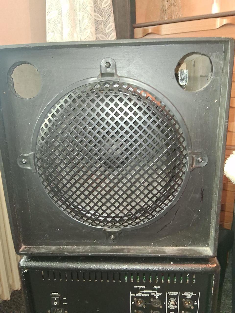 Prodám kytarovou reprobednu s reproduktorem 12" Laney 50W